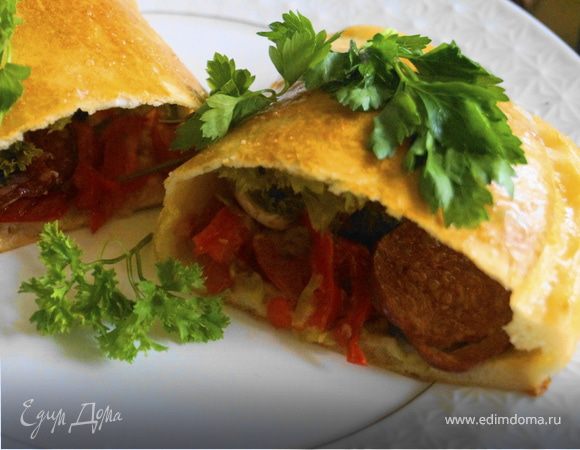 Пицца кальцоне с грибами, овощами и сыром Джюгас Пицца кальцоне с грибами, овощами и сыром Джюгас