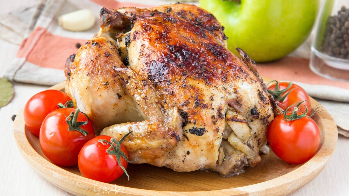 Цыплята с травами, фаршированные яблоками