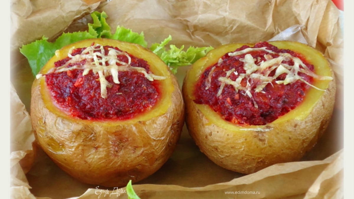 Картофель, фаршированный с сырно-грибным соусом (с сыром Джюгас)