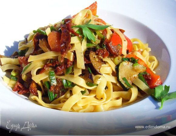Лингуине по-средиземноморски (Linguine alla Mediterraneo) Лингуине по-средиземноморски (Linguine alla Mediterraneo)