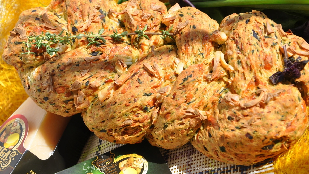 Пикантная плетенка с сырами Джюгас