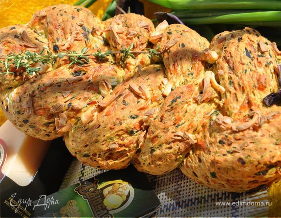 Пикантная плетенка с сырами Джюгас