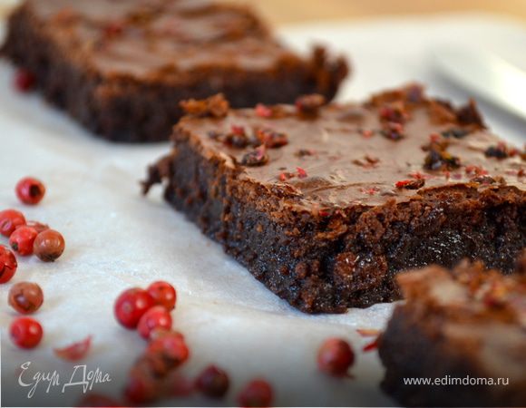 Очень шоколадный брауни с розовым перцем
