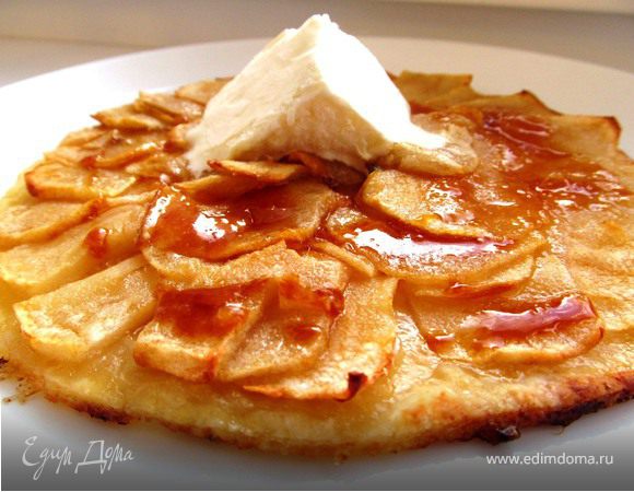 Карамельный яблочный пирог с карамельным соусом Карамельный яблочный пирог с карамельным соусом