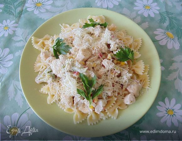 Паста в сливочном соусе с овощами