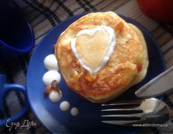 Творожные оладьи с яблоками (по мотивам Ю.Высоцкой)