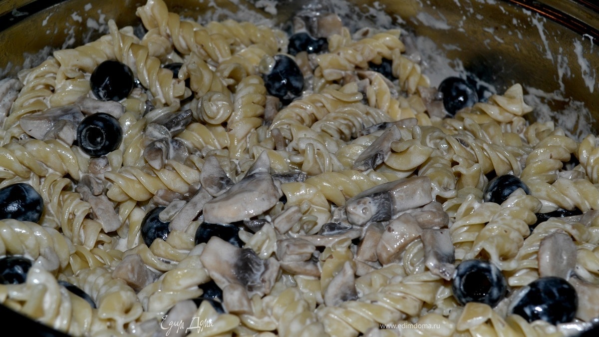 Паста с грибами и оливками