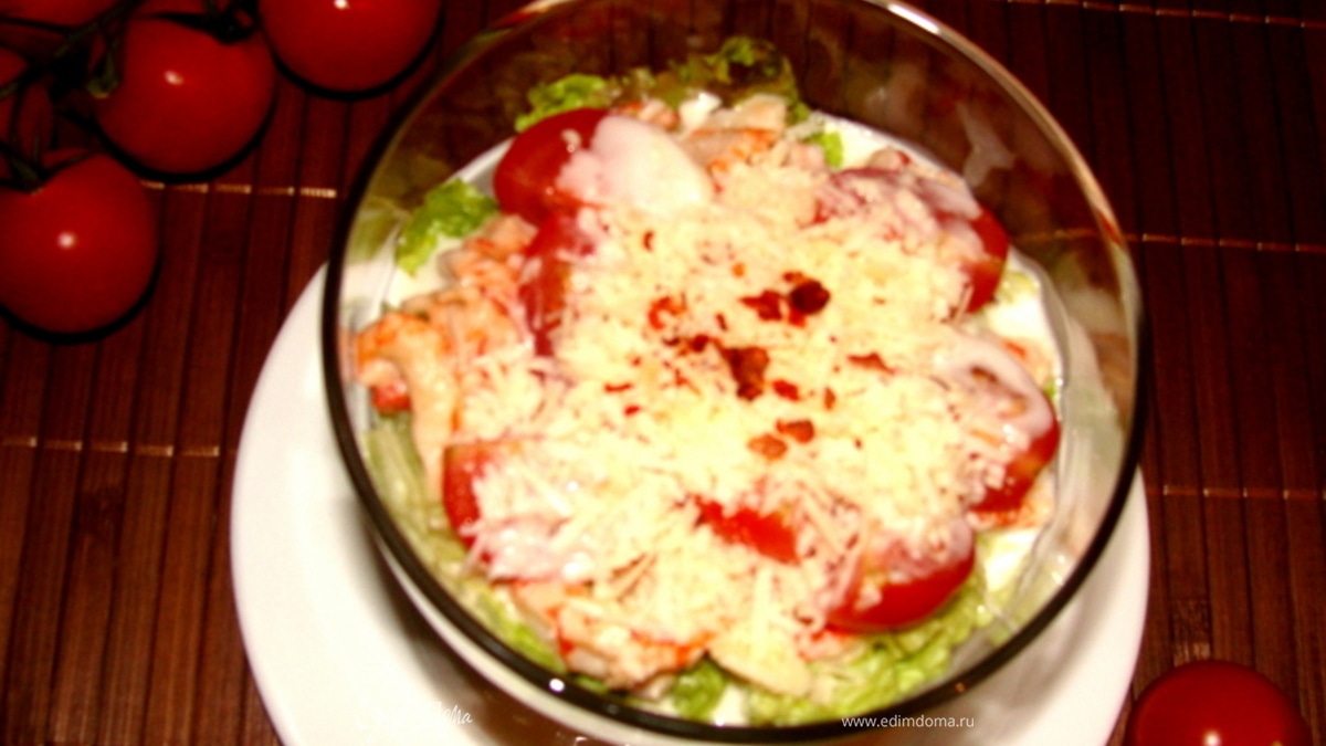 Салат-коктейль с раковыми шейками и сыром джюгас
