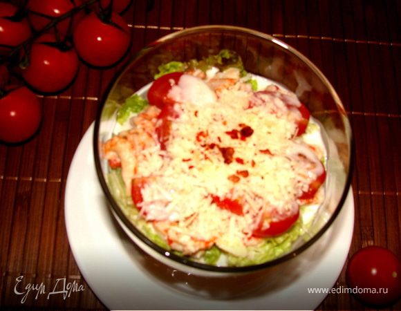 Салат-коктейль с раковыми шейками и сыром Джюгас