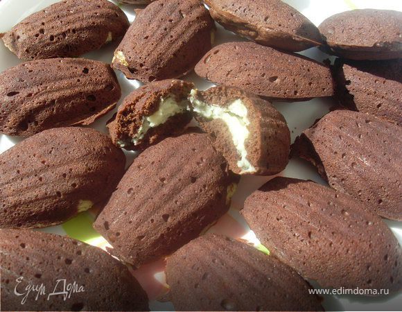 Шоколадные "мадлен" с кокосовой начинкой Шоколадные "мадлен" с кокосовой начинкой