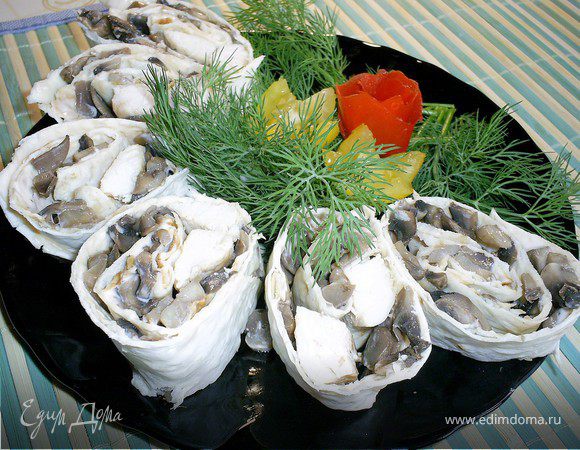 Рулетики из лаваша с грибами и имбирной курочкой
