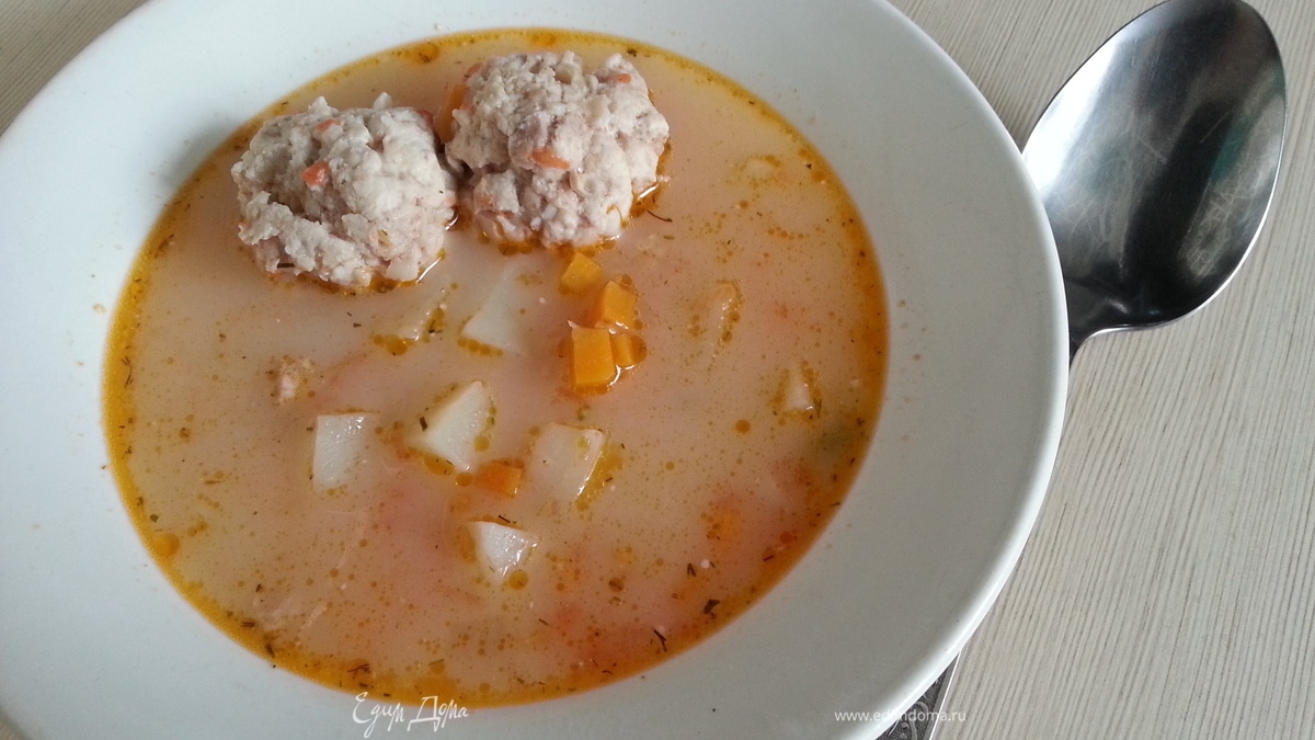 Сырно-чесночный суп с фрикадельками