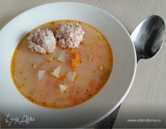 Сырно-чесночный суп с фрикадельками Сырно-чесночный суп с фрикадельками