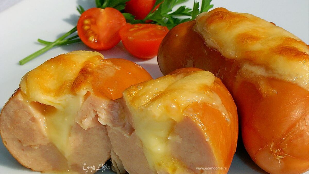 Сардельки с сыром в духовке 