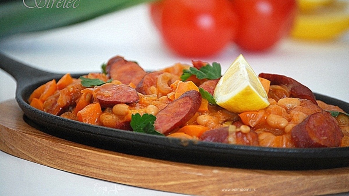 Фасоль и копченые колбаски "Нескучный ужин"