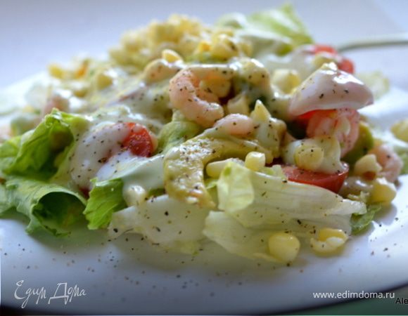 Салат с креветками и  кукурузой 