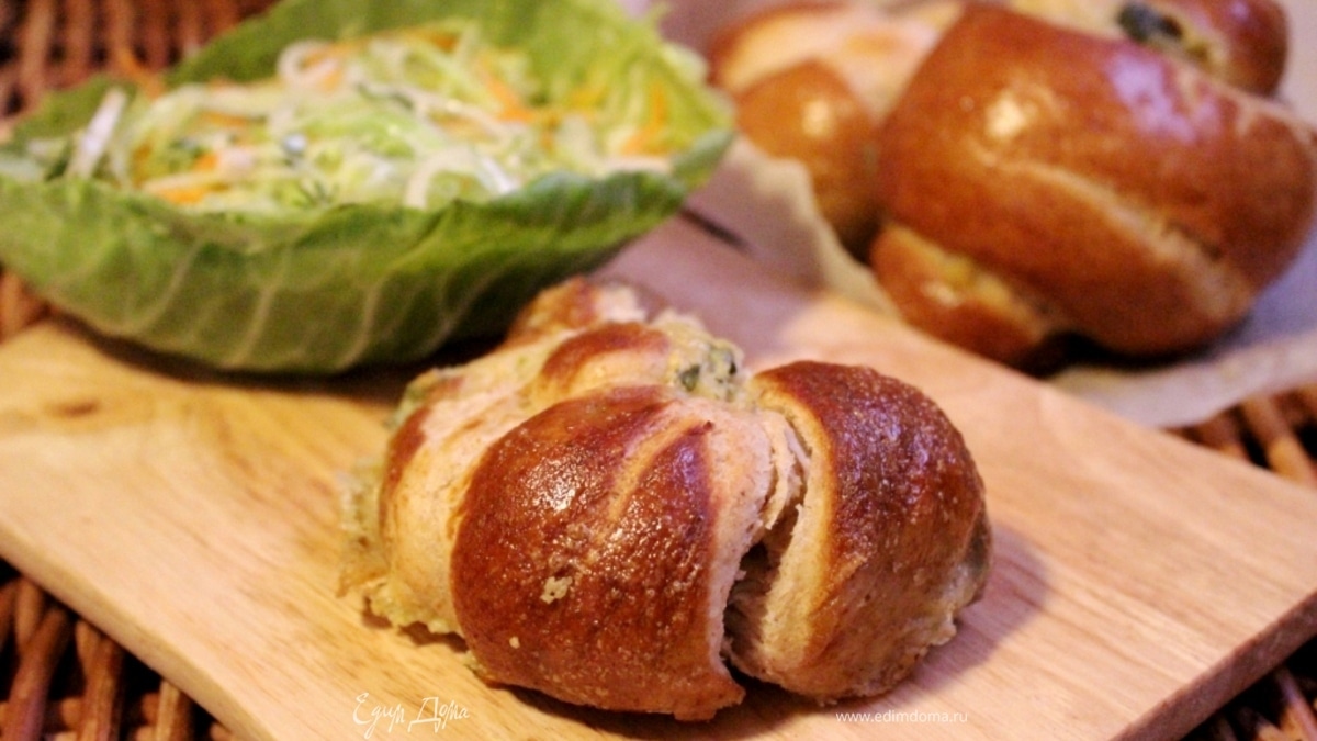 Пивные крендели с моцареллой и сыром Джюгас