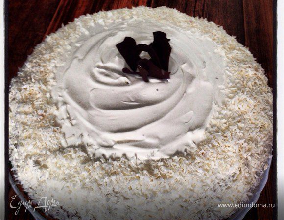 Клубнично-сливочный шоколадный торт