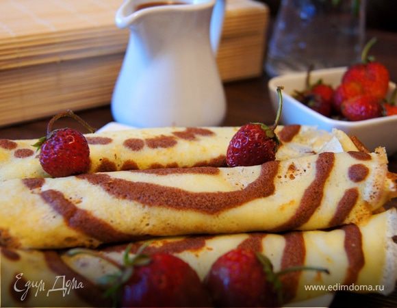 Полосатые блинчики с шоколадно-ореховой начинкой