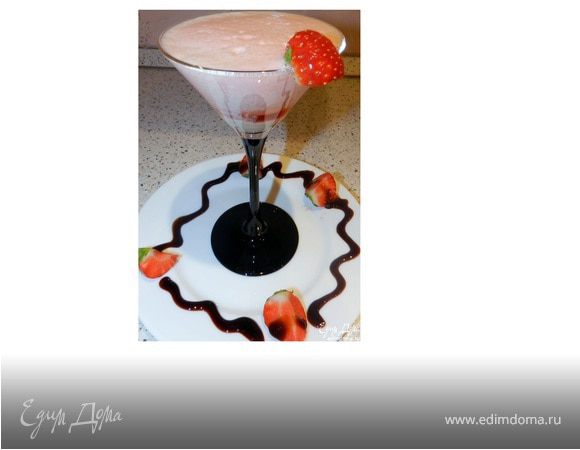 Клубничная пена с ликером и бальзамическим кремом 