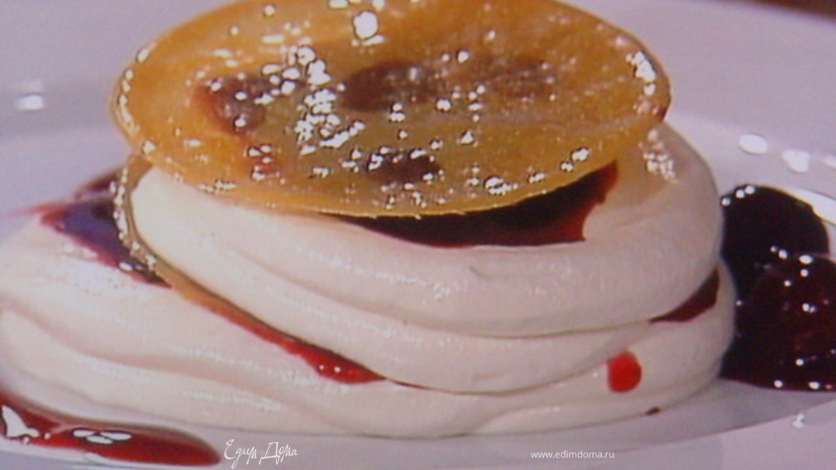 Вишневый мильфей с творжно-сливочным  кремом и карамельным крокантом