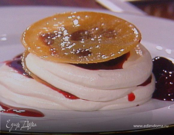 Вишневый мильфей с творжно-сливочным  кремом и карамельным крокантом