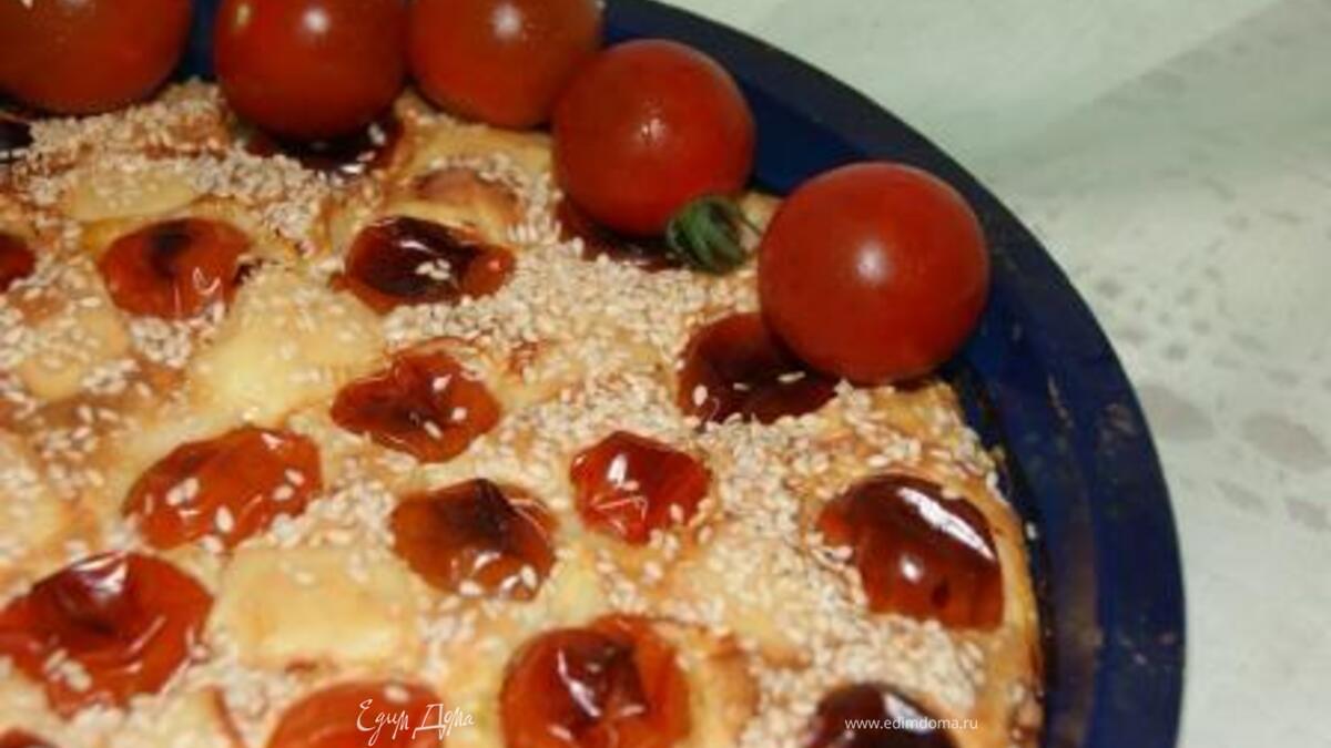 Пирог с ветчиной, сыром и помидорами