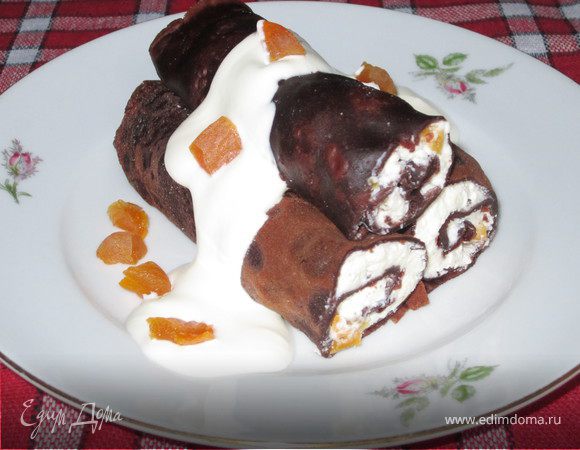 Шоколадные блинчики с творогом и курагой Шоколадные блинчики с творогом и курагой