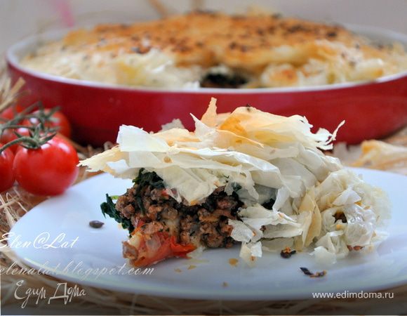 Пирог с бараниной, помидорами и тестом фило