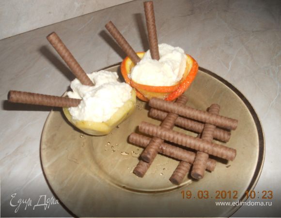 Мороженое во фруктовой корзиночке