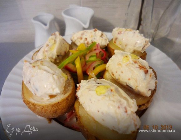 Картофельные кростини со сливочным сыром и беконом