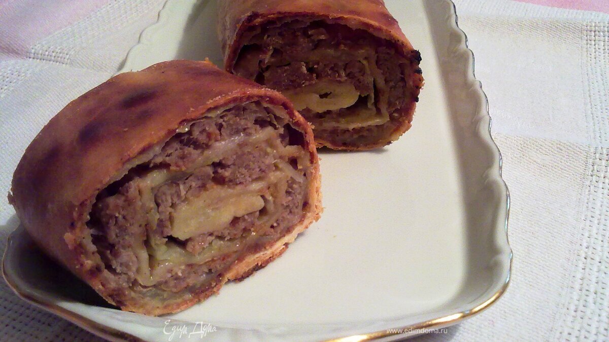 Рулет с капустой и мясом