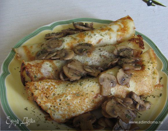 Блинчики с голубым сыром и шампиньонами