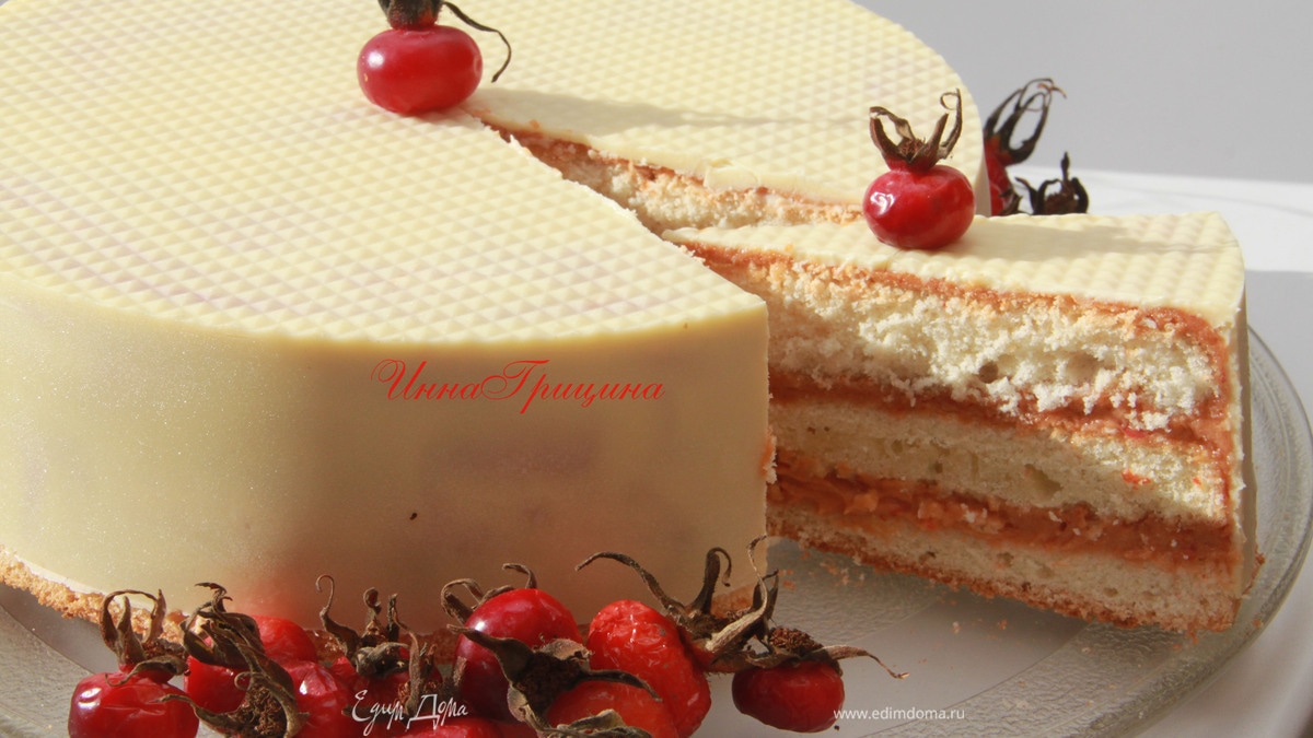 Белый торт с шиповниковым кердом