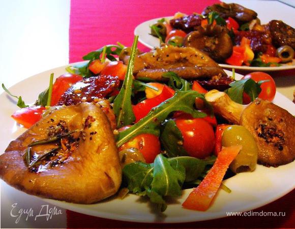 Теплый салат с устричными вешенками и руколой Теплый салат с устричными вешенками и руколой