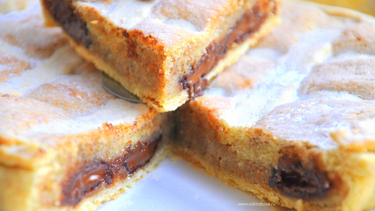 Миндальная кростата 