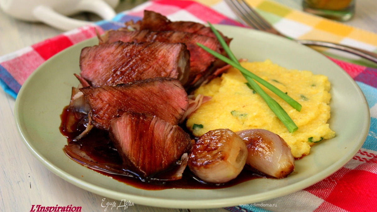 Филе говядины под горькой карамелью и с полентой на гарнир