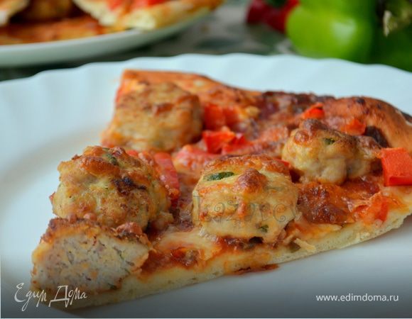 Итальянская пицца с острыми куриными фрикадельками