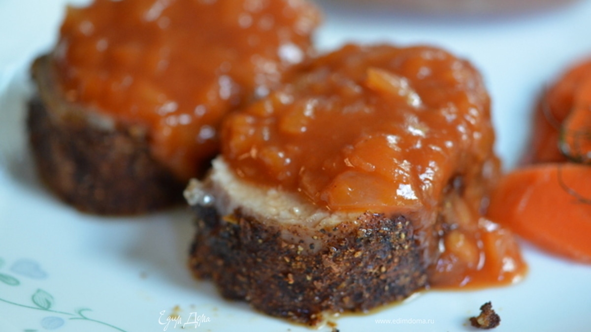 Свинина с яблочным соусом