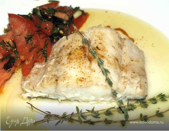 Треска с соусом "Марсала" и салат из помидоров с базиликом Треска с соусом "Марсала" и салат из помидоров с базиликом