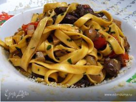Домашняя лапша с говядиной и белыми грибами в сливочном соусе (Tagliatelle panna porcini e bocconcini di carne)