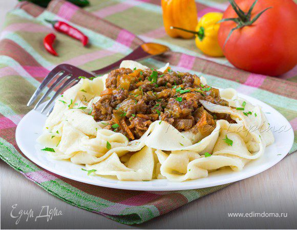 Домашняя паста паппарделле с соусом из мяса и баклажанов Домашняя паста паппарделле с соусом из мяса и баклажанов