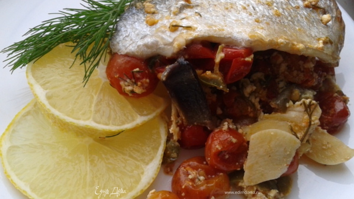 Дорада на овощной подушке из черри, сладкого перца и творога