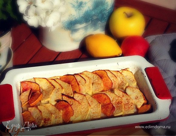 Сладкая лазанья с яблоками, некторинами, грецкими орехами и курагой