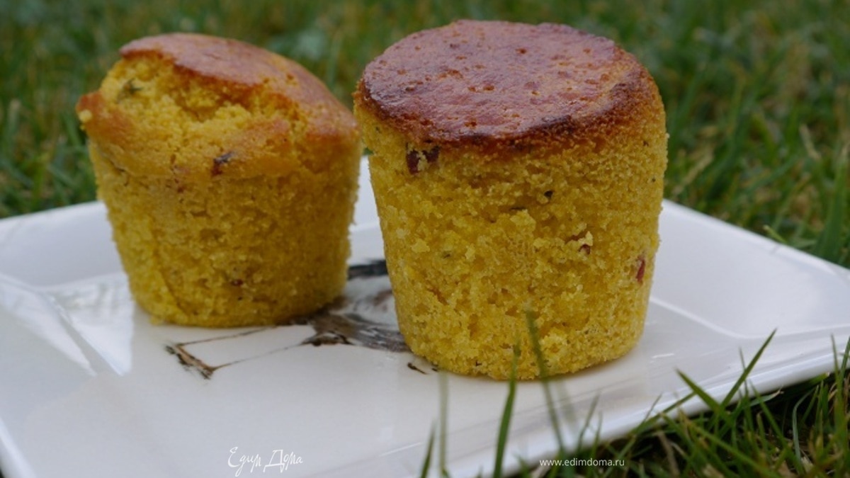 Кукурузные маффины с беконом и тимьяном