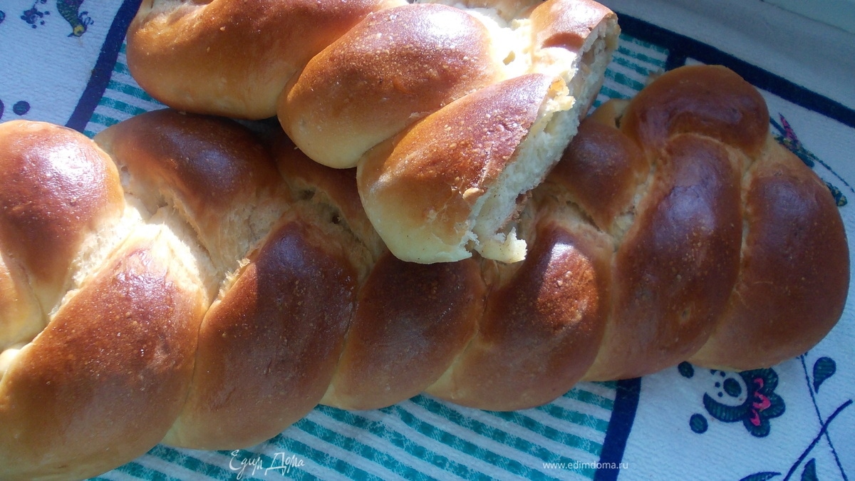 Яблочная коса из картофельного теста