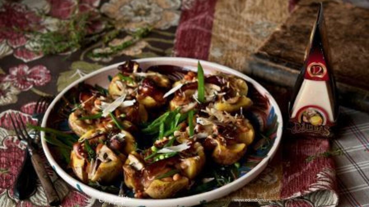Картофель, фаршированный фасолью, грибами и сыром Джюгас
