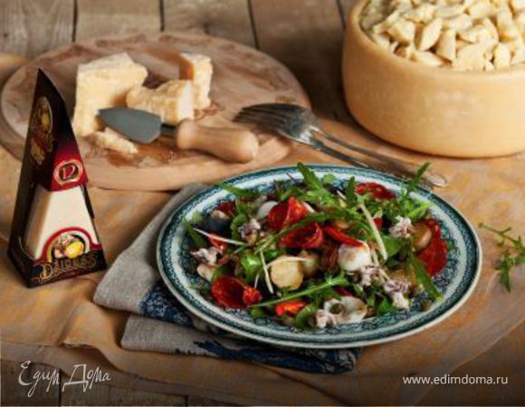 Салат с картофелем, кальмарами, чоризо и сыром Джюгас