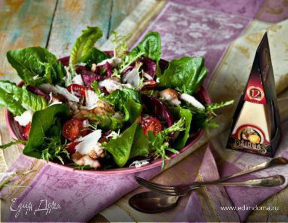 Салат «Цезарь» с беконом и сыром Джюгас