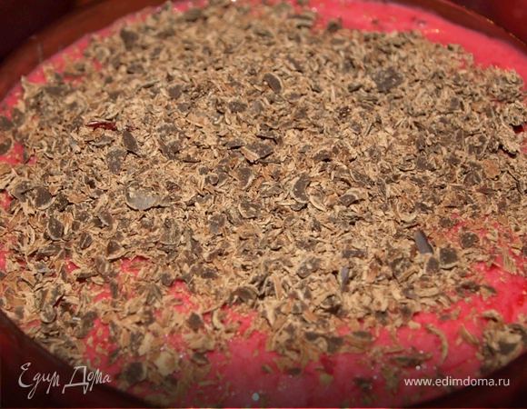 Вишневый десерт с шоколадом и сливками